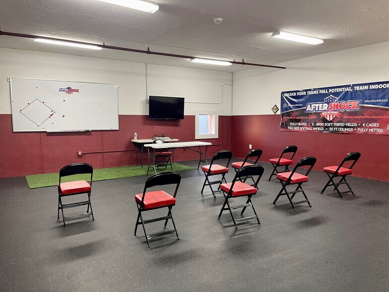 More Photos Of 250 Commonwealth Ave, Bristol Health Club For Lease