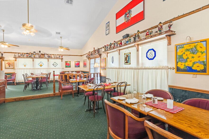 More Photos Of 3200 NE Maple Ave, Jensen Beach Restaurant For Lease