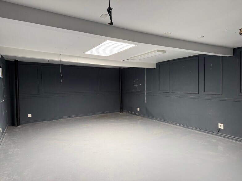 More Photos Of 7365 Melrose Ave, Los Angeles Storefront Retail Office For Lease