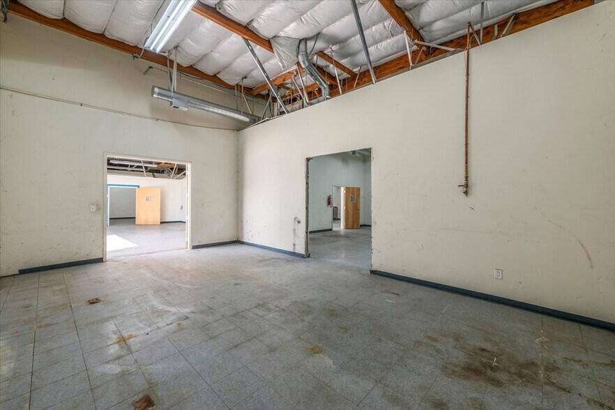 More Photos Of 1290 Reamwood Ave, Sunnyvale Research And Development For Lease