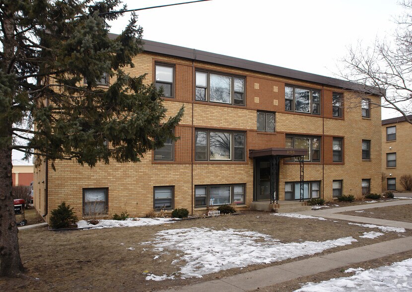 More Photos Of 2125-2133 Pascal St, Roseville Apartments For Sale