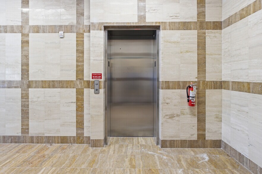 More Photos Of 430 College Dr, Middleburg Medical For Sale