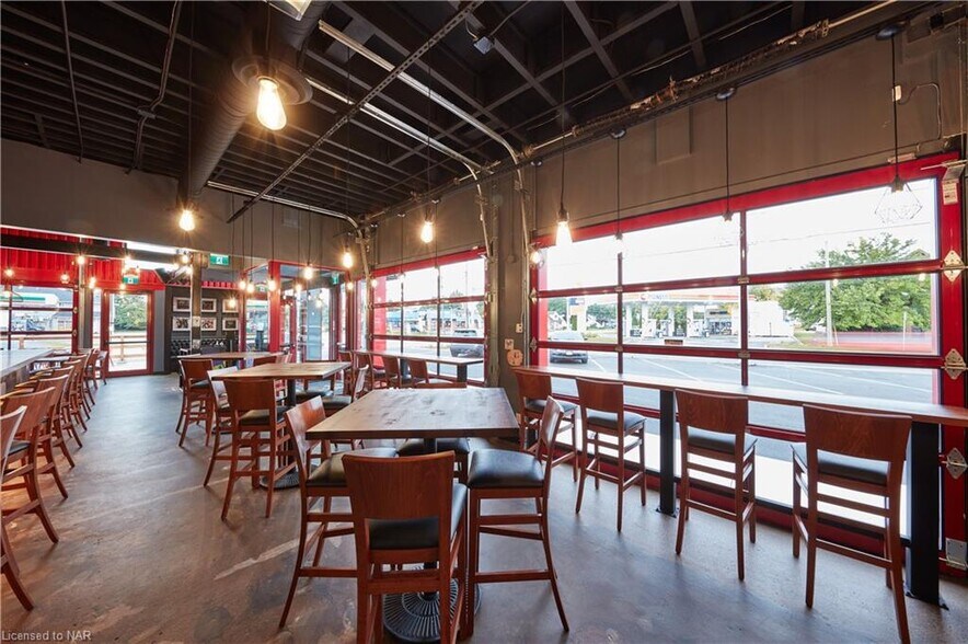 More Photos Of 7184 Drummond Rd, Niagara Falls Restaurant For Sale