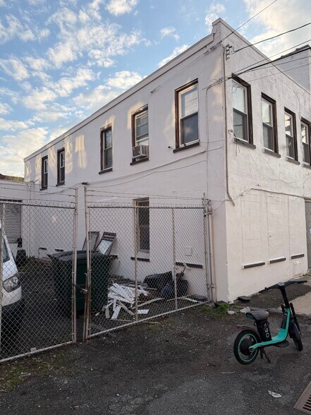 More Photos Of 60 Dickerson St, Newark Light Manufacturing For Lease