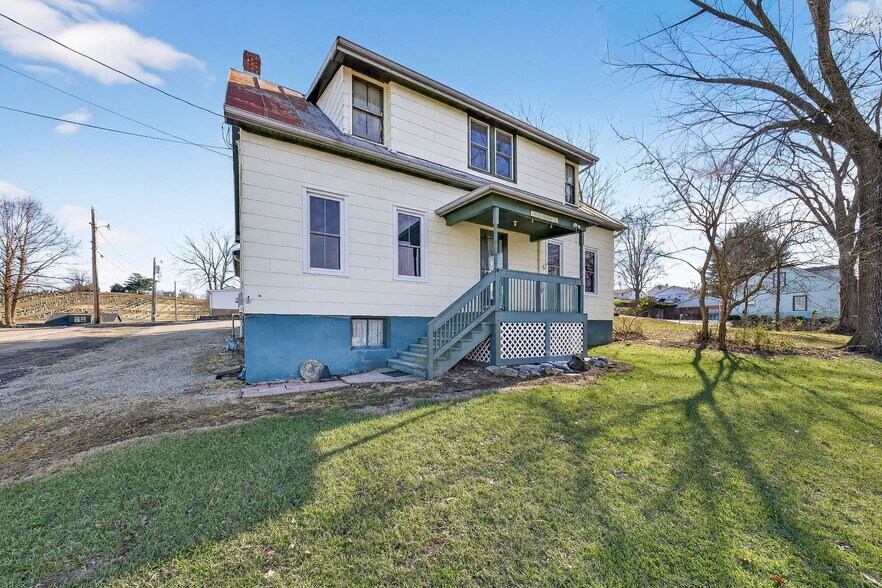 More Photos Of 1011 Market St, Hermann General Retail For Sale