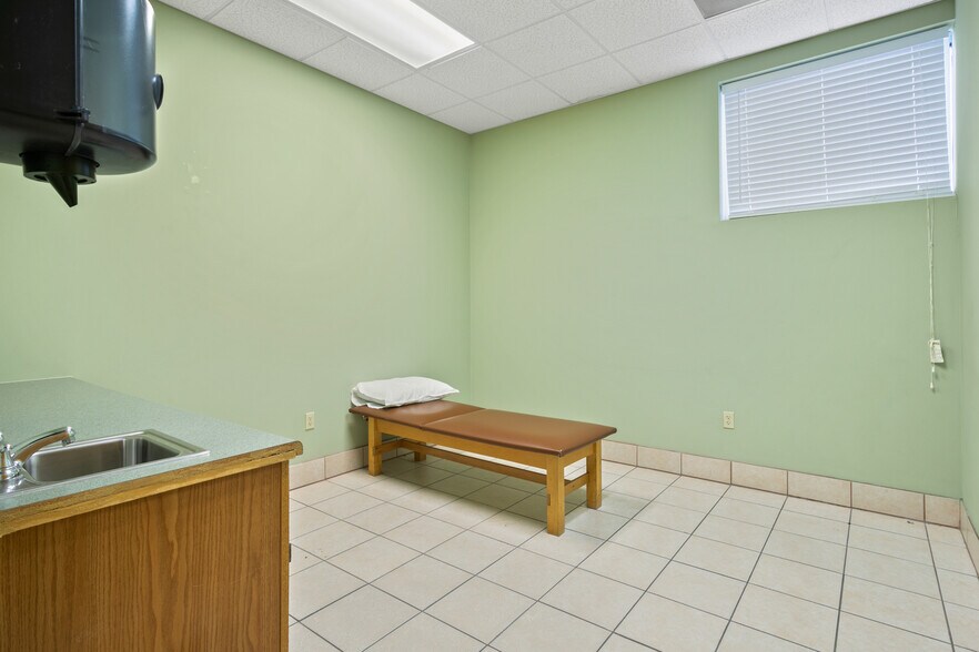 More Photos Of 2255 Dunn Ave, Jacksonville Medical For Lease