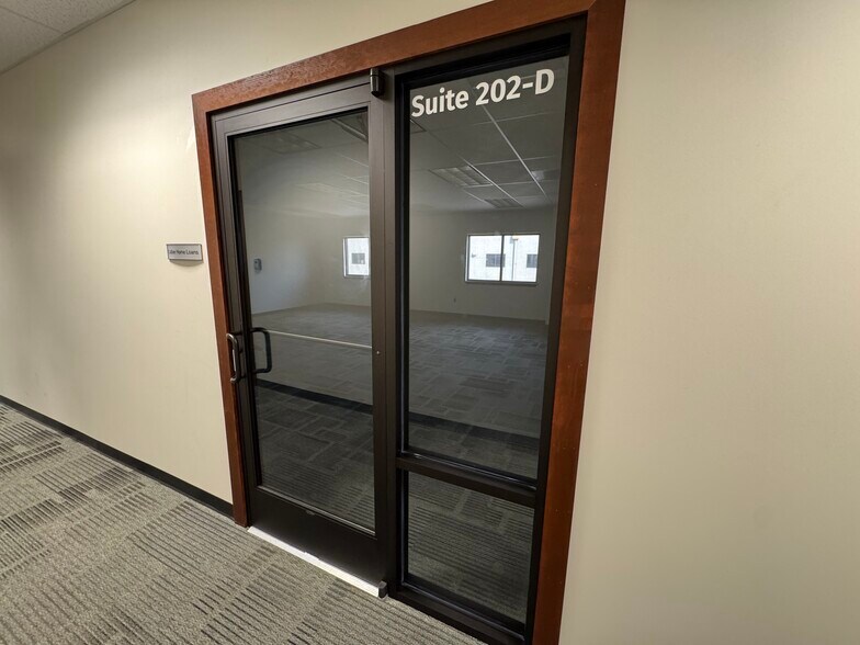 More Photos Of 325 E George Hopper Rd, Burlington Office For Lease