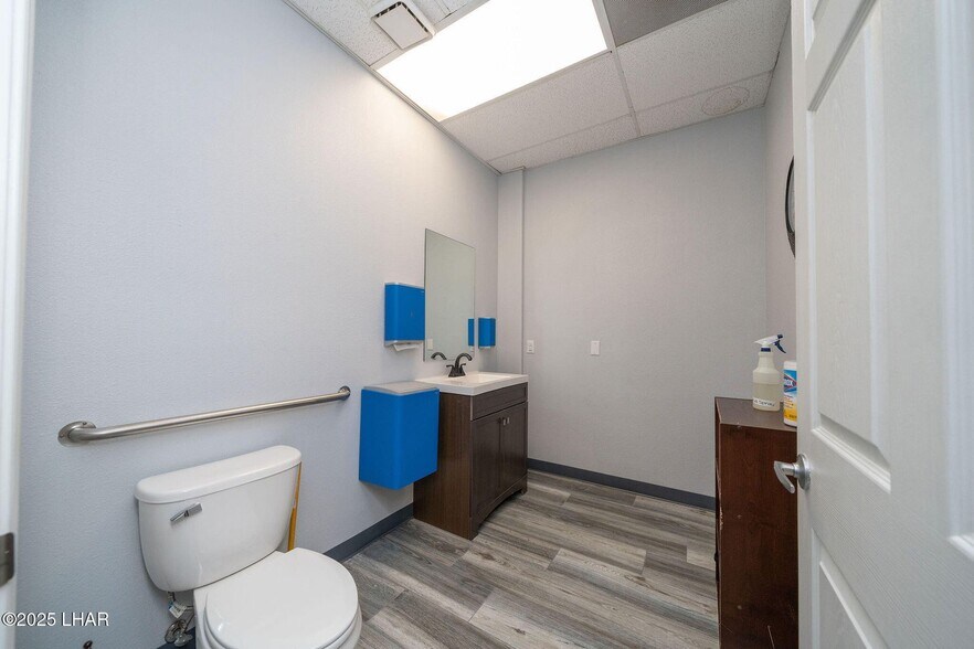 More Photos Of 2880 Sweetwater Ave, Lake Havasu City Light Manufacturing For Lease