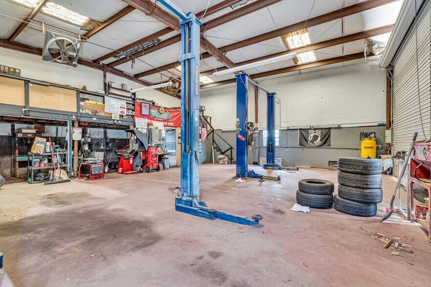 More Photos Of 3601 Hospital St, Pascagoula Auto Repair For Sale