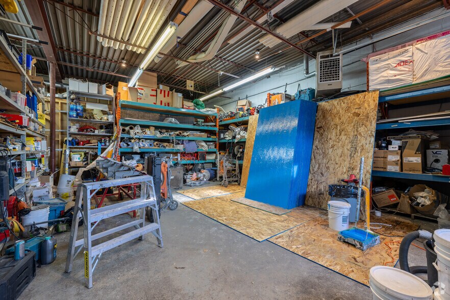 More Photos Of 1247 36th Ave NE, Calgary Warehouse For Lease