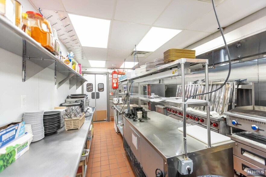 More Photos Of 526 Anderson Ave, Cliffside Park General Retail For Sale