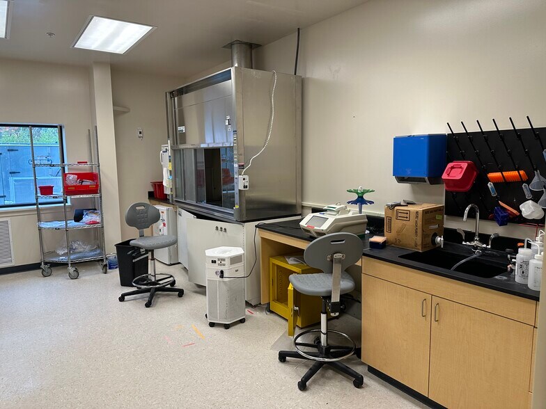 More Photos Of 14 Washington Ave, Scarborough Flex For Sale