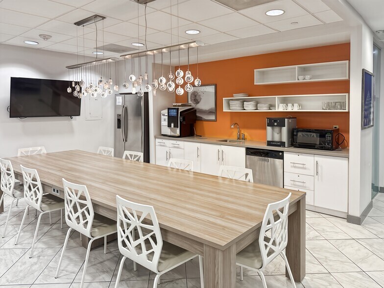 More Photos Of 1221 Brickell Ave, Miami Coworking Space