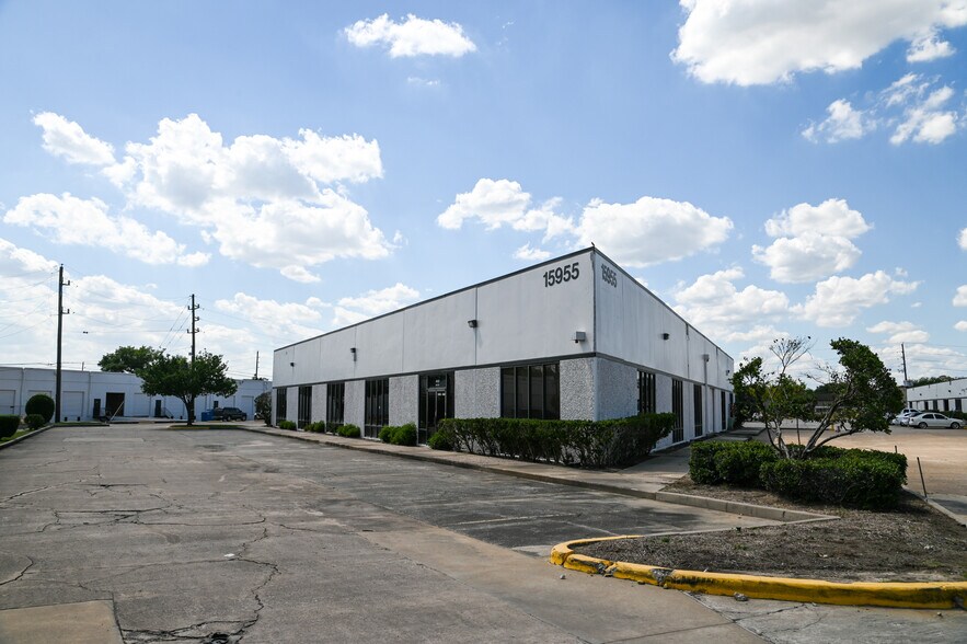 More Photos Of 15534 W Hardy Rd, Houston Unknown For Lease