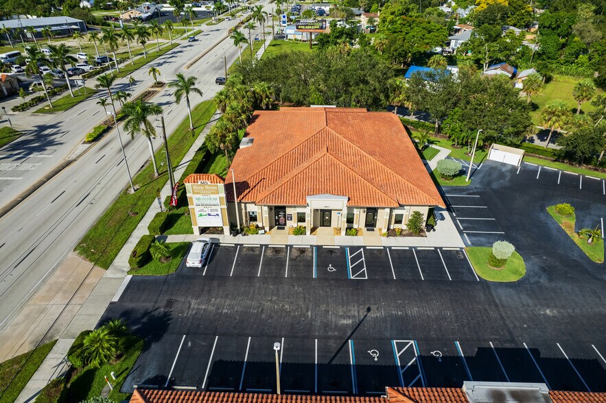 More Photos Of 4857 Palm Beach Blvd, Fort Myers Office For Lease