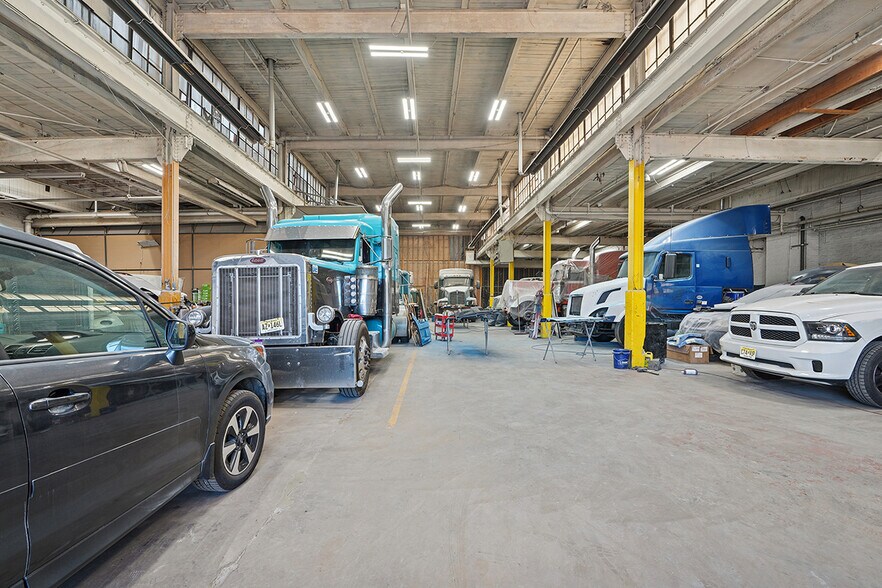 More Photos Of 488-500 Mulberry St, Newark Warehouse For Sale