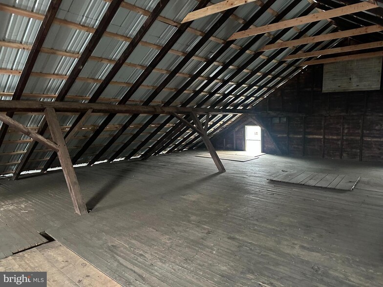 More Photos Of 9 Republic Aly, New Freedom Light Manufacturing For Sale