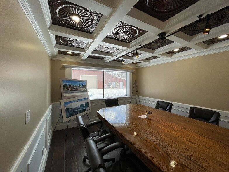 More Photos Of 195 E Hamburg St, Pinckney Office For Lease