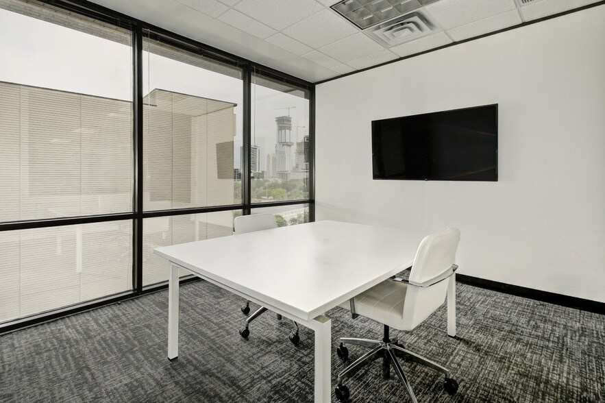 More Photos Of 210 Barton Springs Rd, Austin Office For Lease