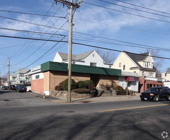 More Photos Of 345-349 Meriden Rd, Waterbury Storefront Retail Residential For Lease