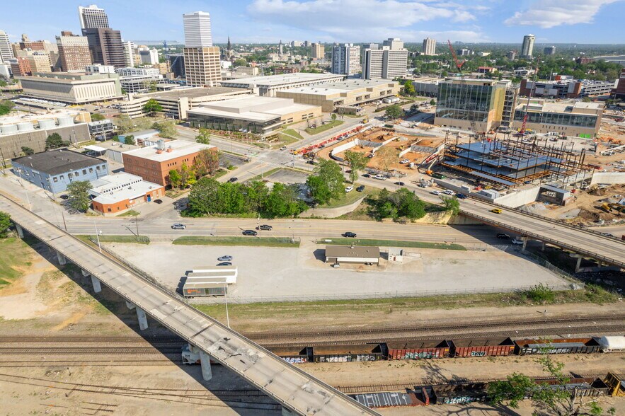 More Photos Of 212 W Heavy Traffic Way, Tulsa Manufacturing For Sale