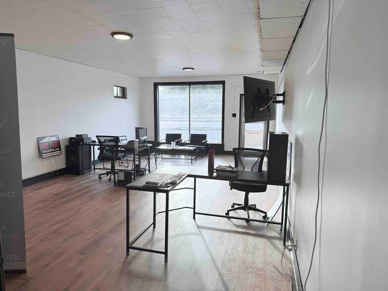 More Photos Of 392-396 Washington Ave, North Haven Storefront Retail Residential For Lease