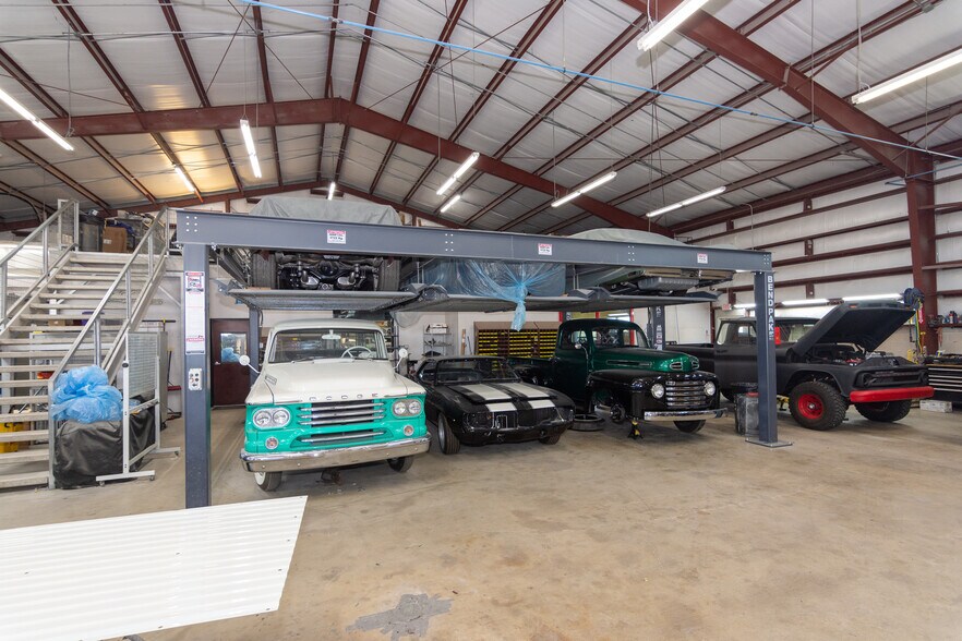 More Photos Of 1131 S Loop 4, Buda Warehouse For Lease