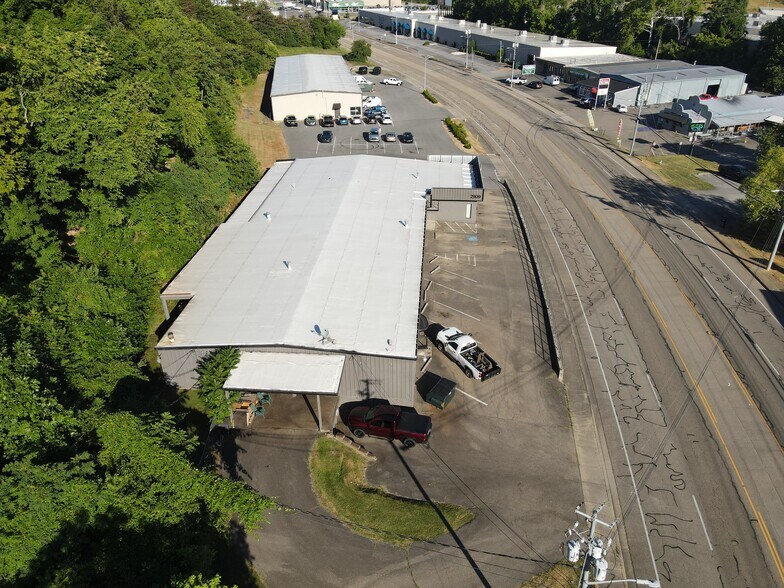 More Photos Of 3017 E Oakland Ave, Johnson City Showroom For Sale