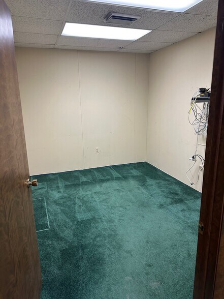 More Photos Of 36 Pine St, Lockport Office For Lease