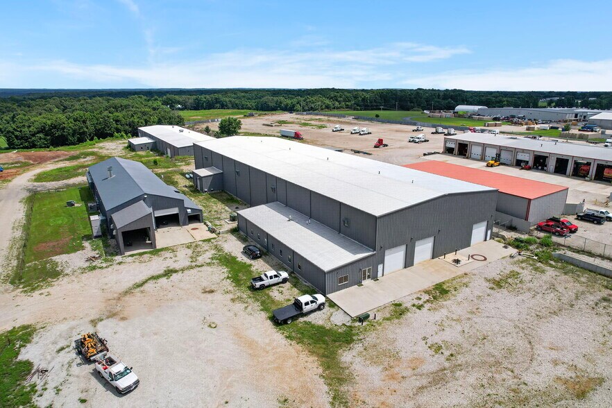 More Photos Of 287 Evergreen Rd, Strafford Industrial For Lease