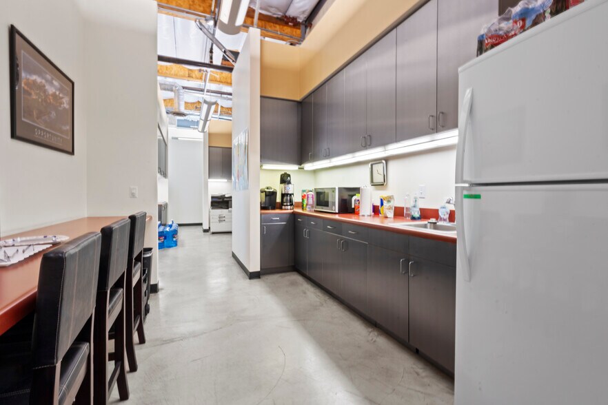 More Photos Of 8911 Research Dr, Irvine Office For Lease