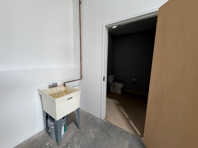 More Photos Of 160 Otis St, Northborough Self Storage For Sale