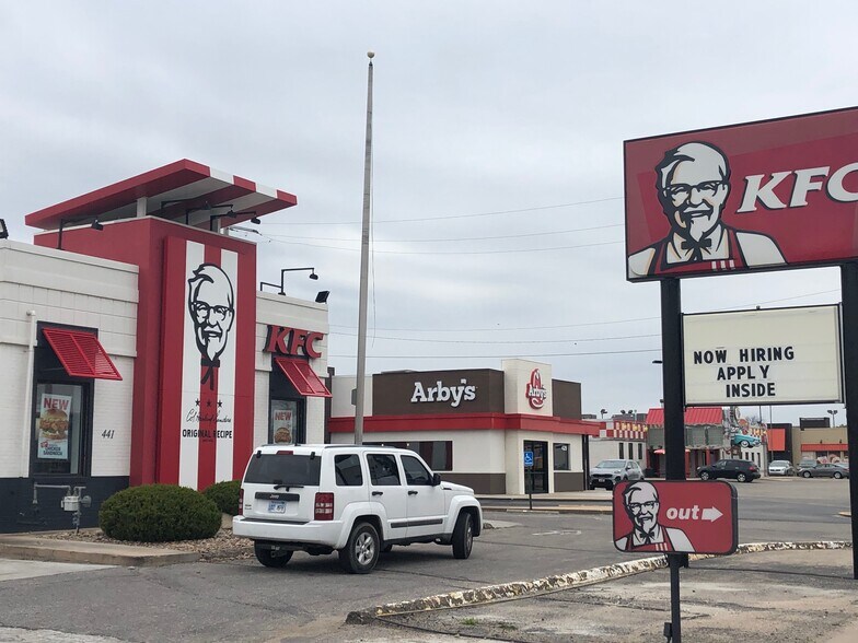 More Photos Of 434 S West St, Wichita Freestanding For Lease