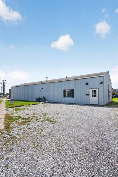 Primary Photo Of 908 N 4th St, Ames Warehouse For Lease