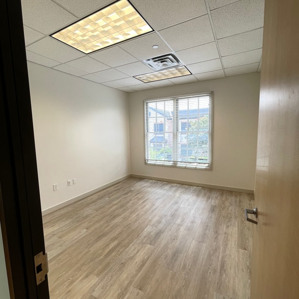More Photos Of 4407 Bee Caves Rd, West Lake Hills Office For Lease