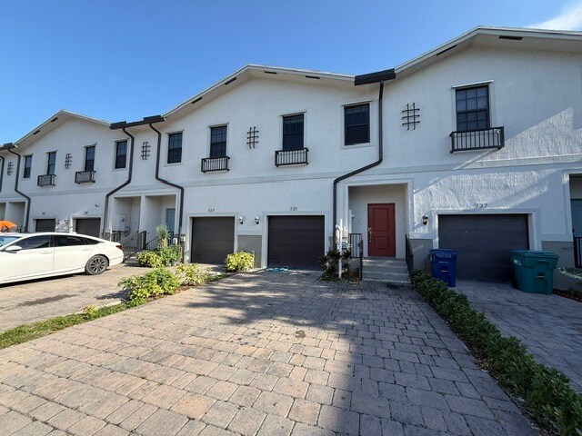 Primary Photo Of 716-731 SW 12th St, Homestead Apartments For Sale