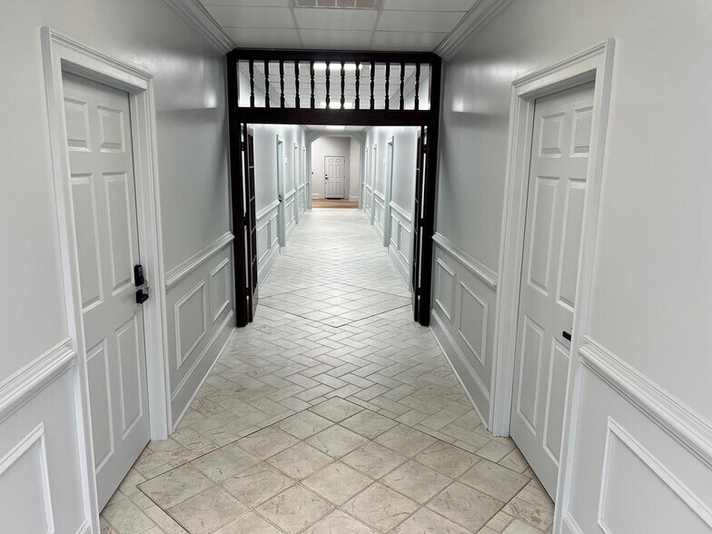 More Photos Of 122 N 3rd Ave, Chatsworth Office For Lease