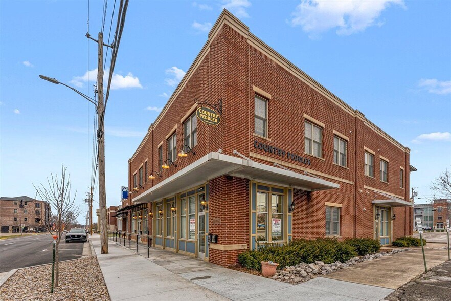 More Photos Of 728 College St, Bowling Green Office For Sale