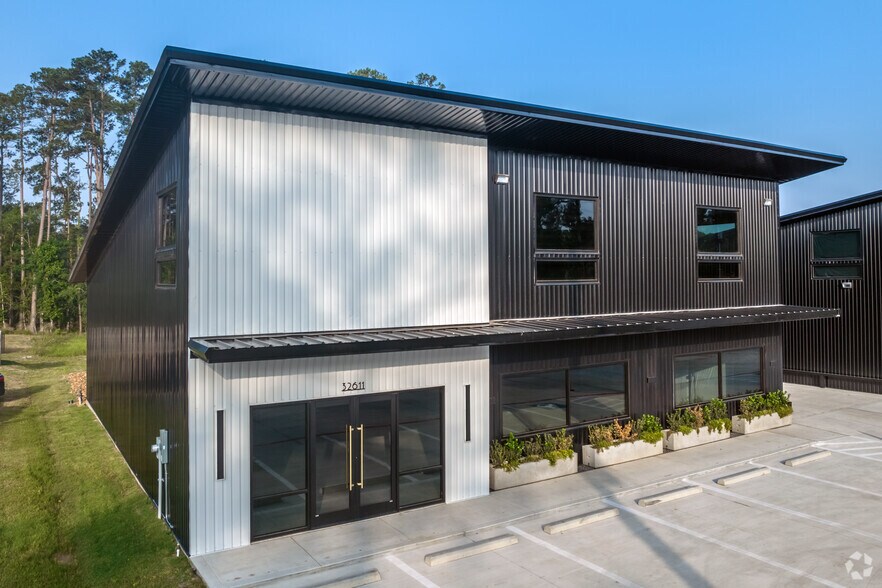 More Photos Of 32611 Tamina Rd, Magnolia Showroom For Lease