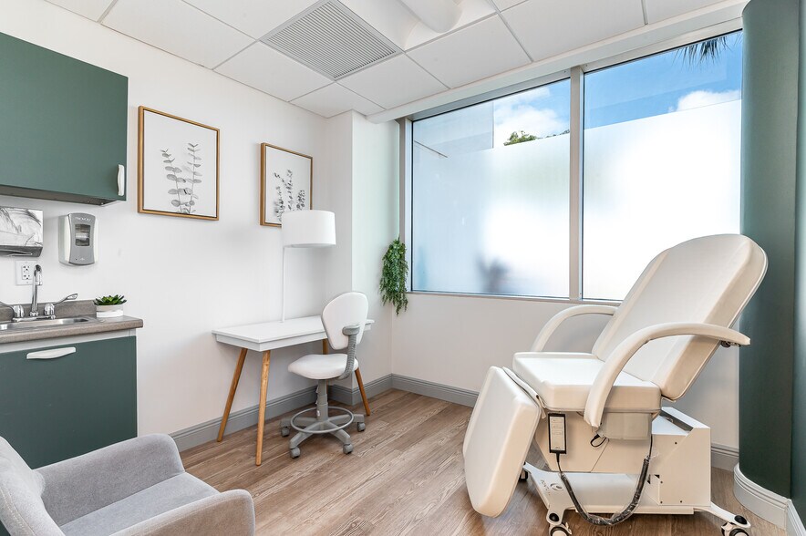 More Photos Of 1501 Corporate Dr, Boynton Beach Coworking Space