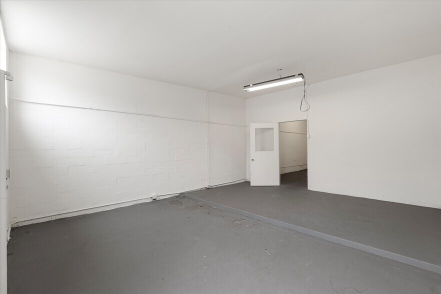 More Photos Of 10523 Long Beach Blvd, South Gate Storefront For Sale