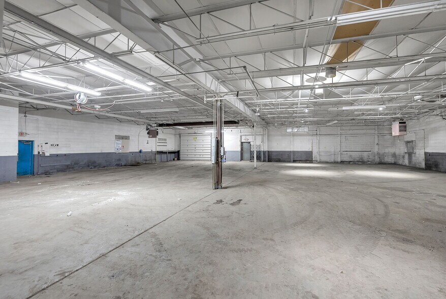 More Photos Of 9900 Northlawn St, Detroit Warehouse For Lease