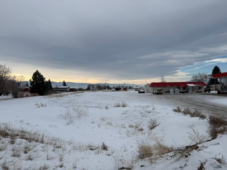 More Photos Of 3105 York Rd, Helena Convenience Store For Sale