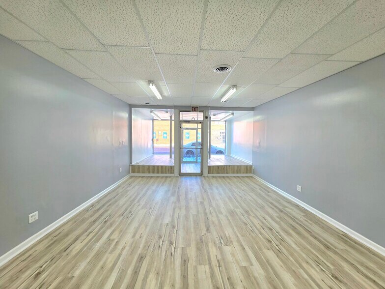 More Photos Of 3125 W 63rd St, Chicago Storefront Retail Residential For Lease