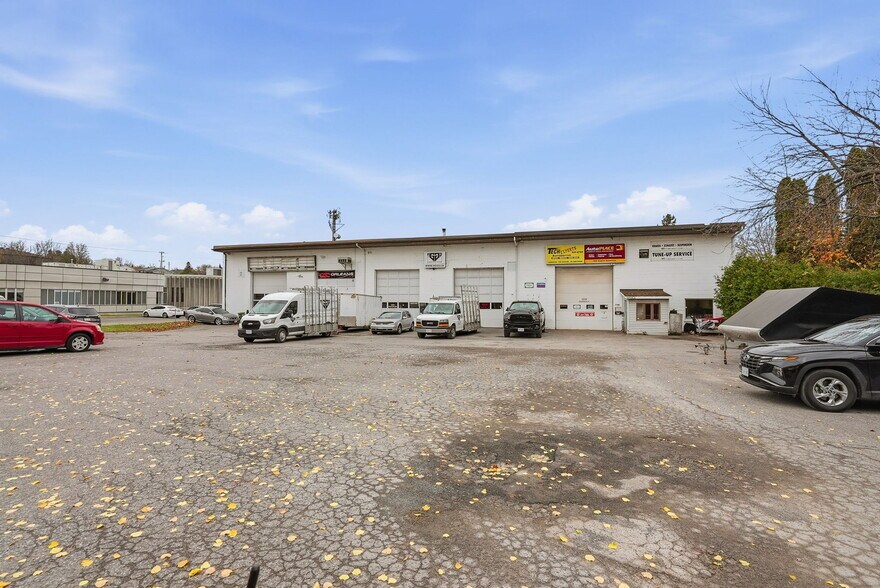 More Photos Of 1237-1255 Cousineau St, Ottawa Service For Sale