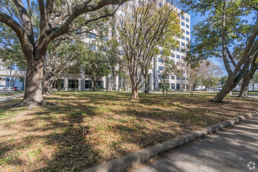 More Photos Of 9800 Centre Pky, Houston Office For Lease