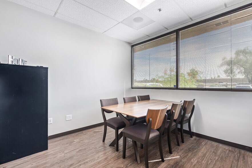 More Photos Of 15600-15650 N Black Canyon Hwy, Phoenix Office For Lease