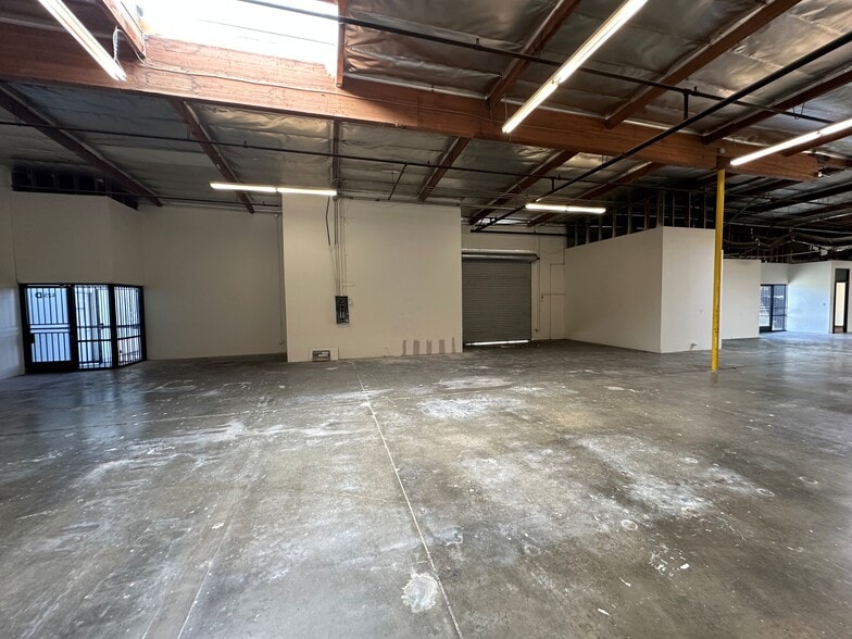 More Photos Of 425 W Century Ave, San Bernardino Warehouse For Lease