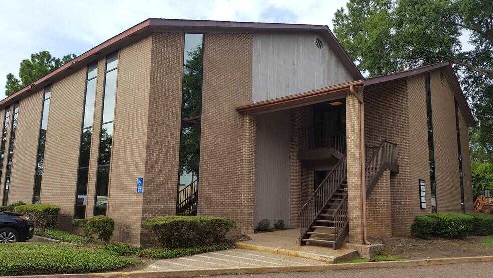 More Photos Of 401 E Front St, Tyler Medical For Lease