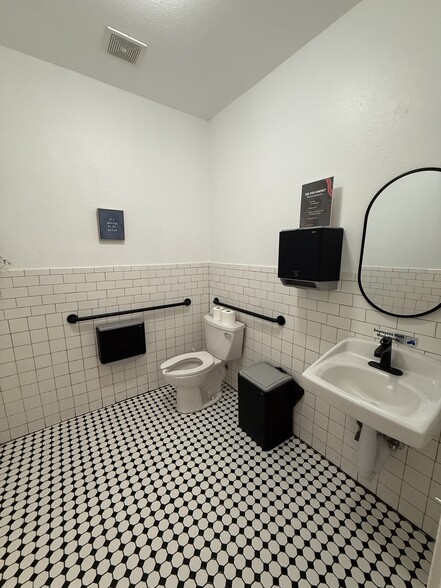 More Photos Of 2905 Race St, Fort Worth Restaurant For Lease